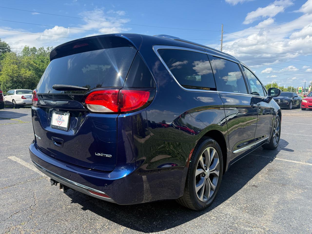 Chrysler Pacifica Limited 2017