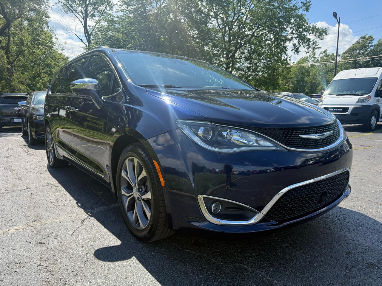 Chrysler Pacifica Limited 2017