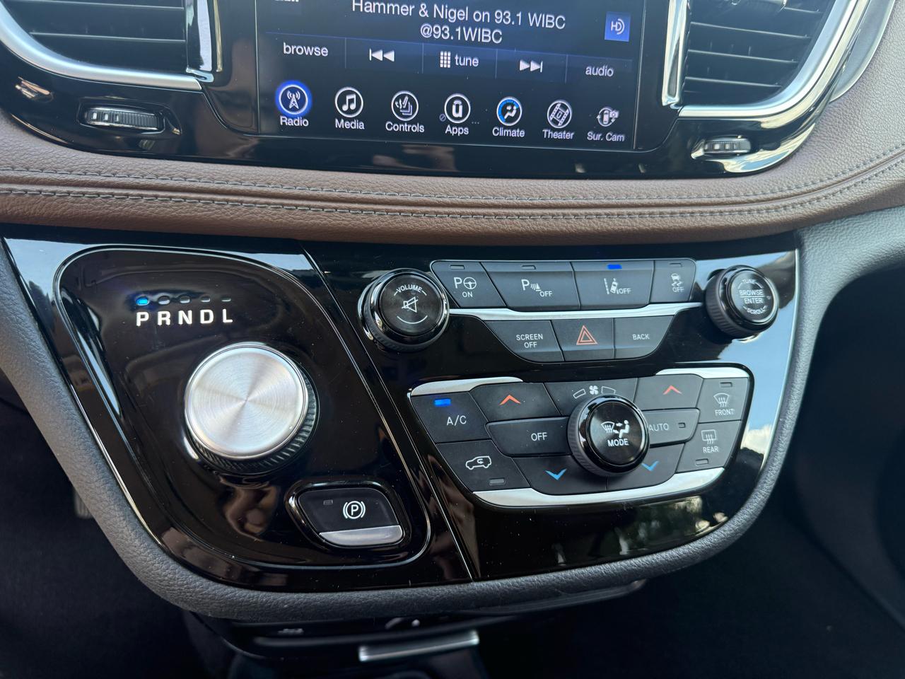Chrysler Pacifica Limited 2017