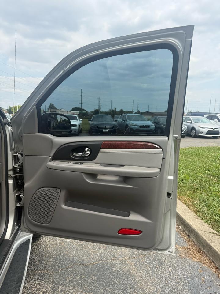 GMC Envoy Denali 4WD 2006