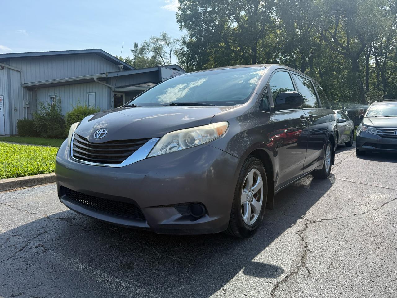 Toyota Sienna LE FWD 8-Passenger V6 2013