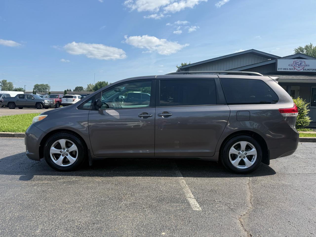 Toyota Sienna LE FWD 8-Passenger V6 2013