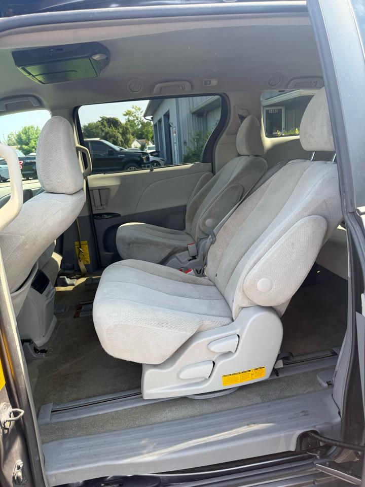 Toyota Sienna LE FWD 8-Passenger V6 2013