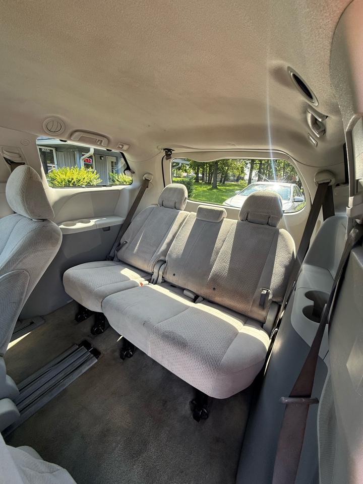 Toyota Sienna LE FWD 8-Passenger V6 2013