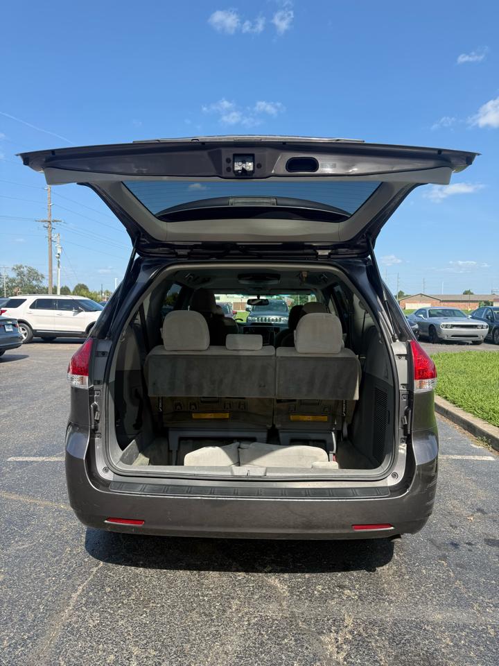 Toyota Sienna LE FWD 8-Passenger V6 2013