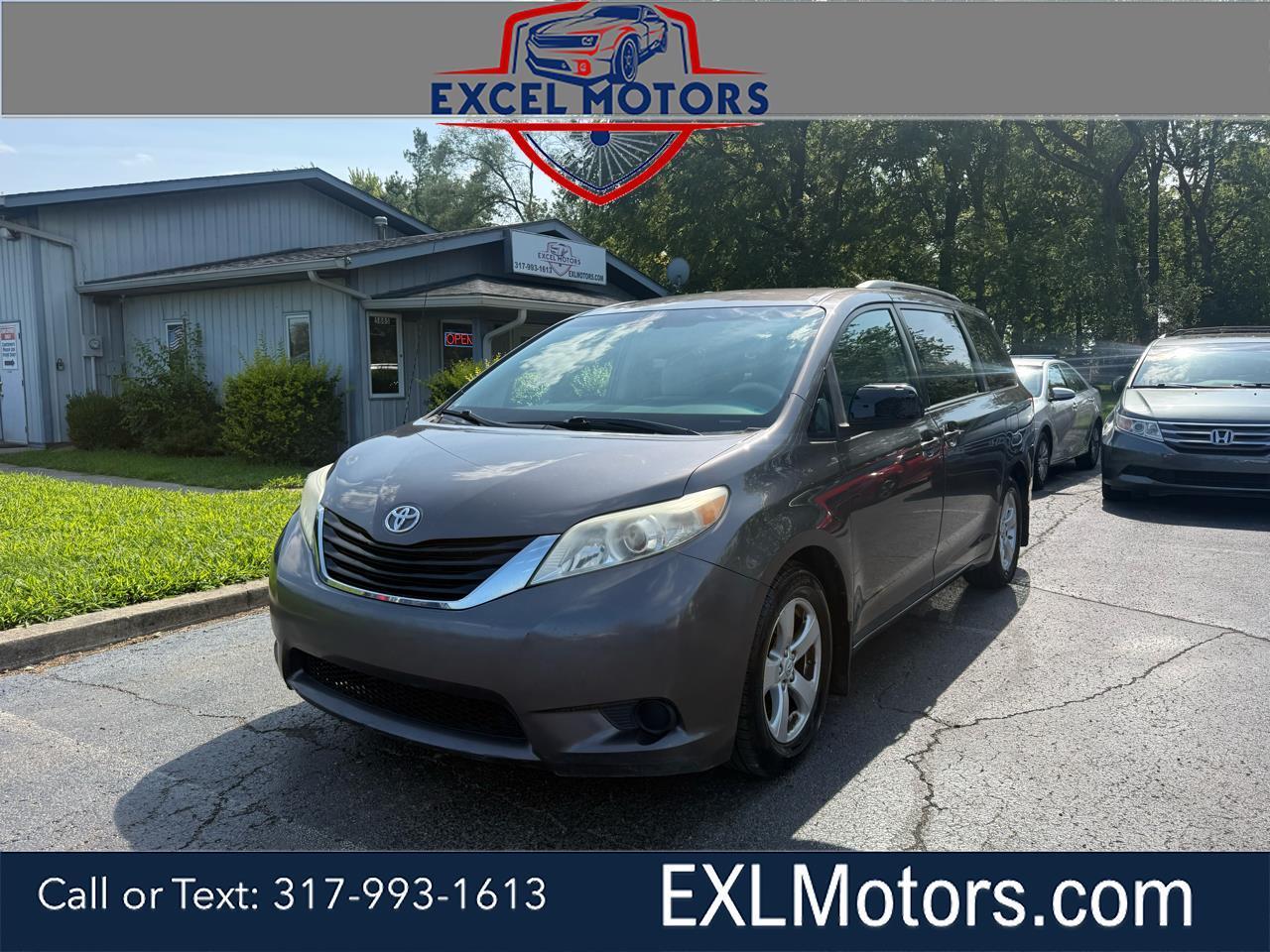 Toyota Sienna LE FWD 8-Passenger V6 2013