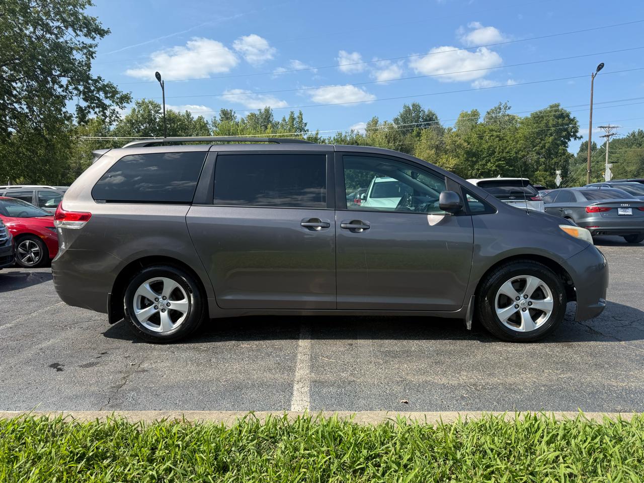 Toyota Sienna LE FWD 8-Passenger V6 2013