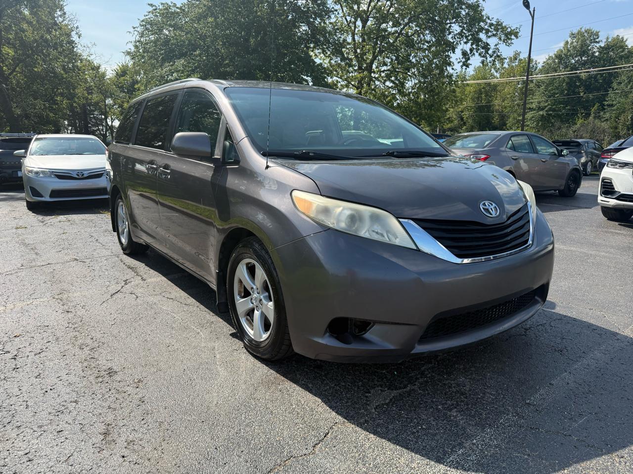 Toyota Sienna LE FWD 8-Passenger V6 2013