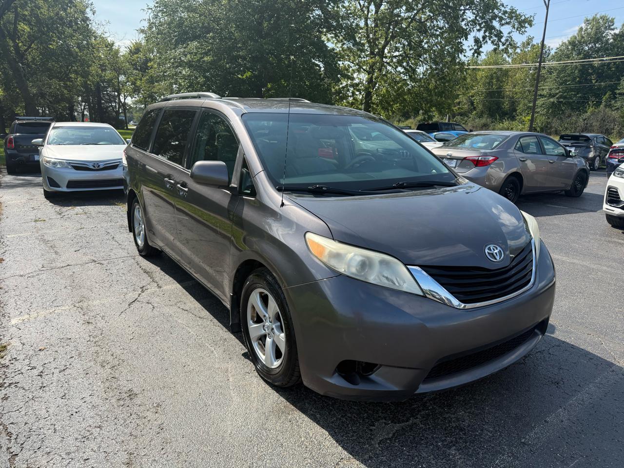 Toyota Sienna LE FWD 8-Passenger V6 2013