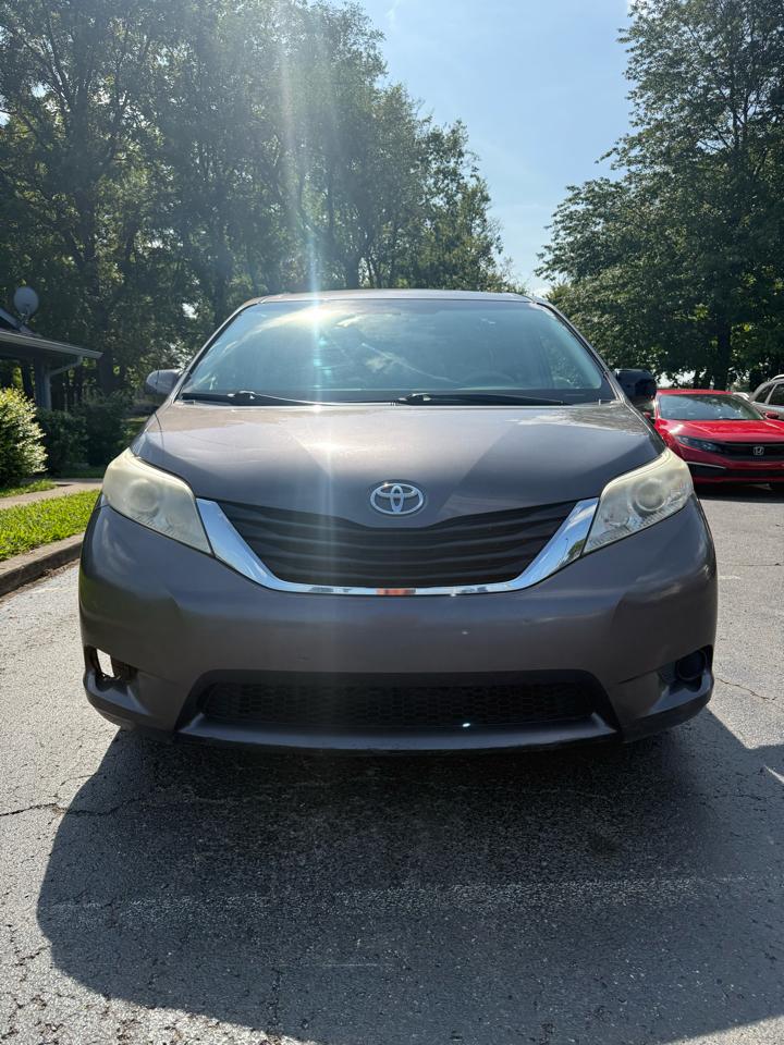 Toyota Sienna LE FWD 8-Passenger V6 2013