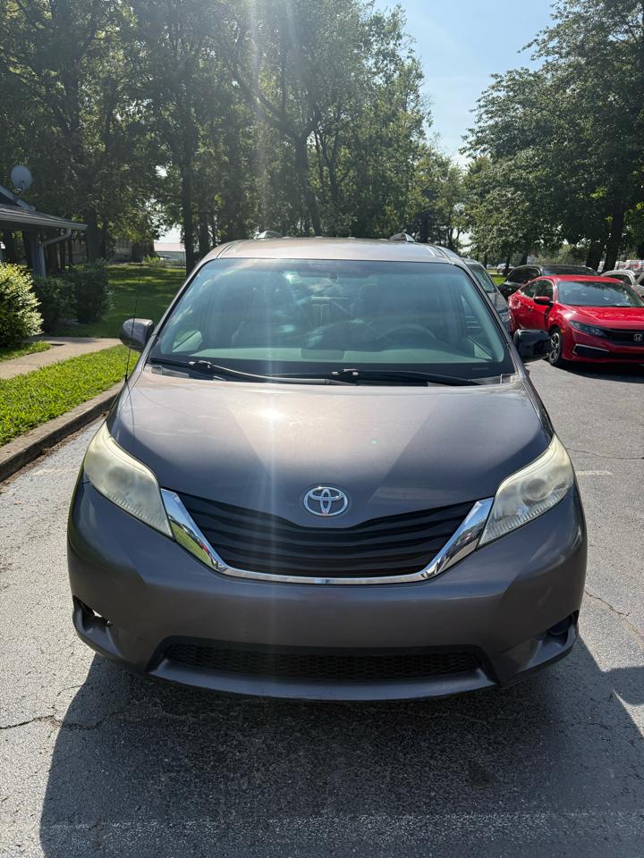Toyota Sienna LE FWD 8-Passenger V6 2013