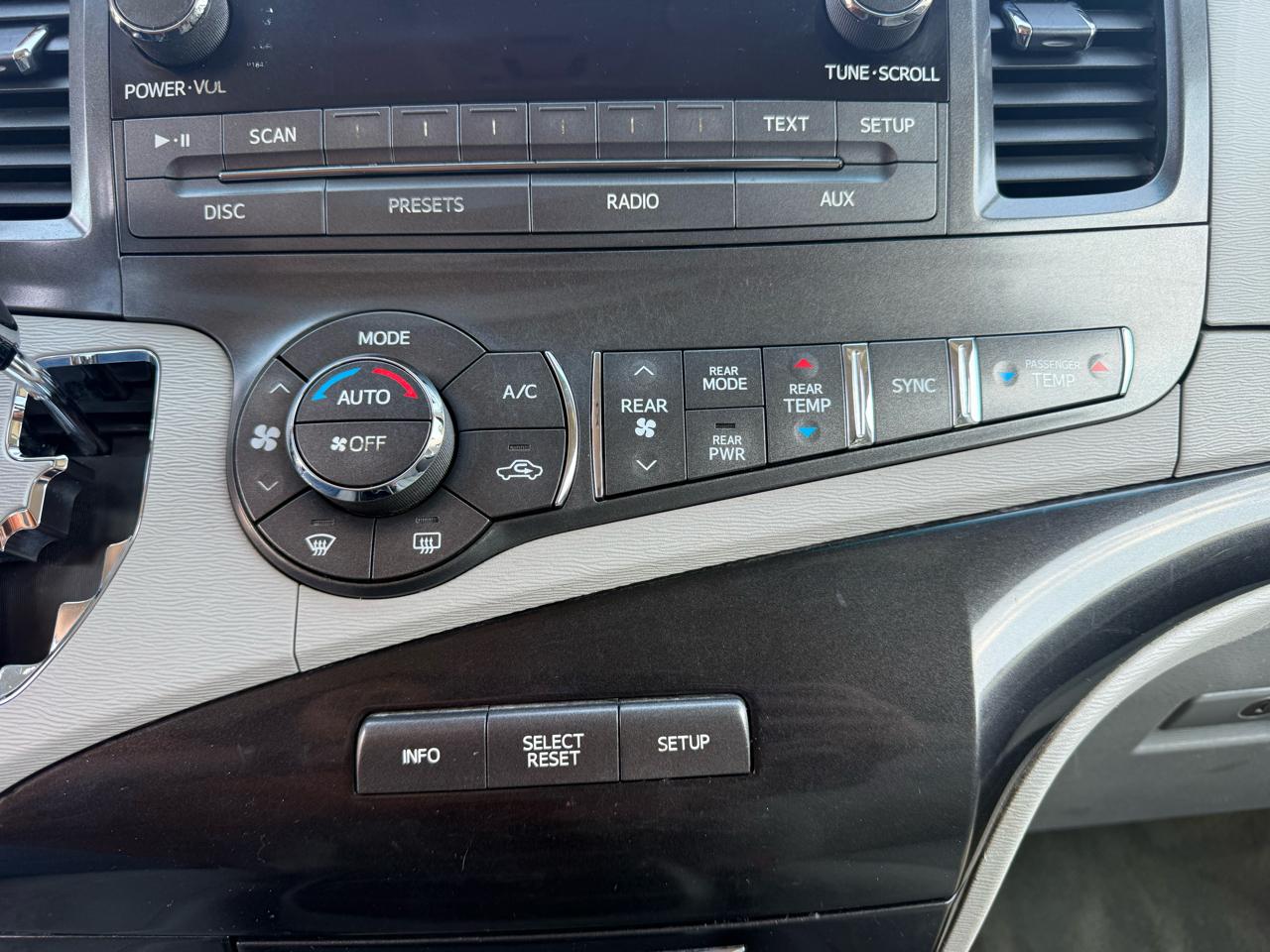 Toyota Sienna LE FWD 8-Passenger V6 2013
