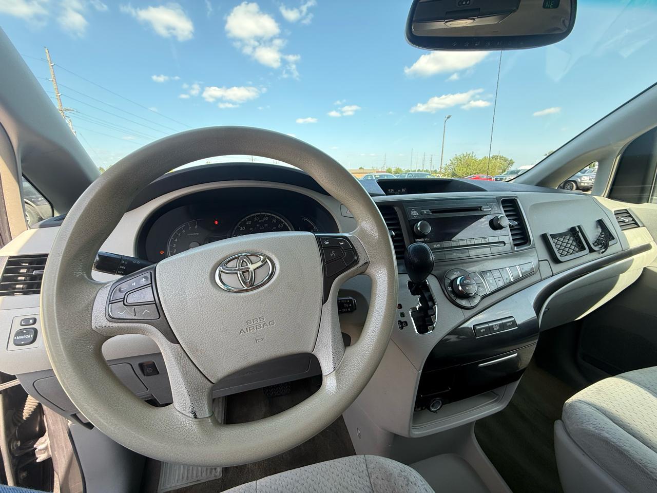 Toyota Sienna LE FWD 8-Passenger V6 2013