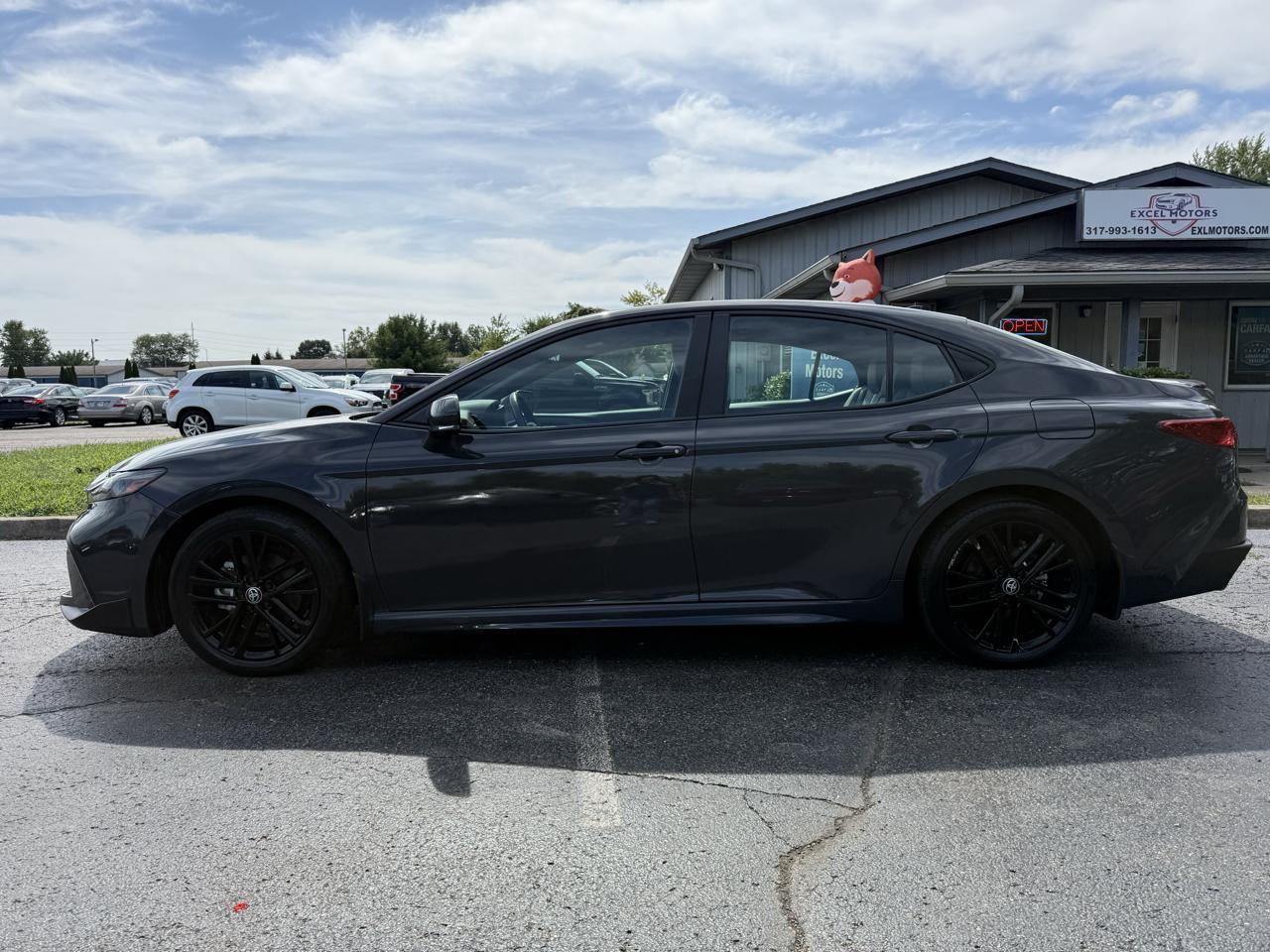 Toyota Camry Hybrid SE 2025