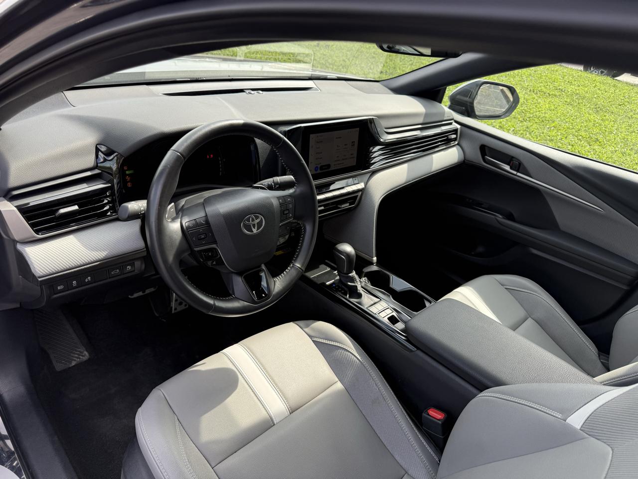 Toyota Camry Hybrid SE 2025