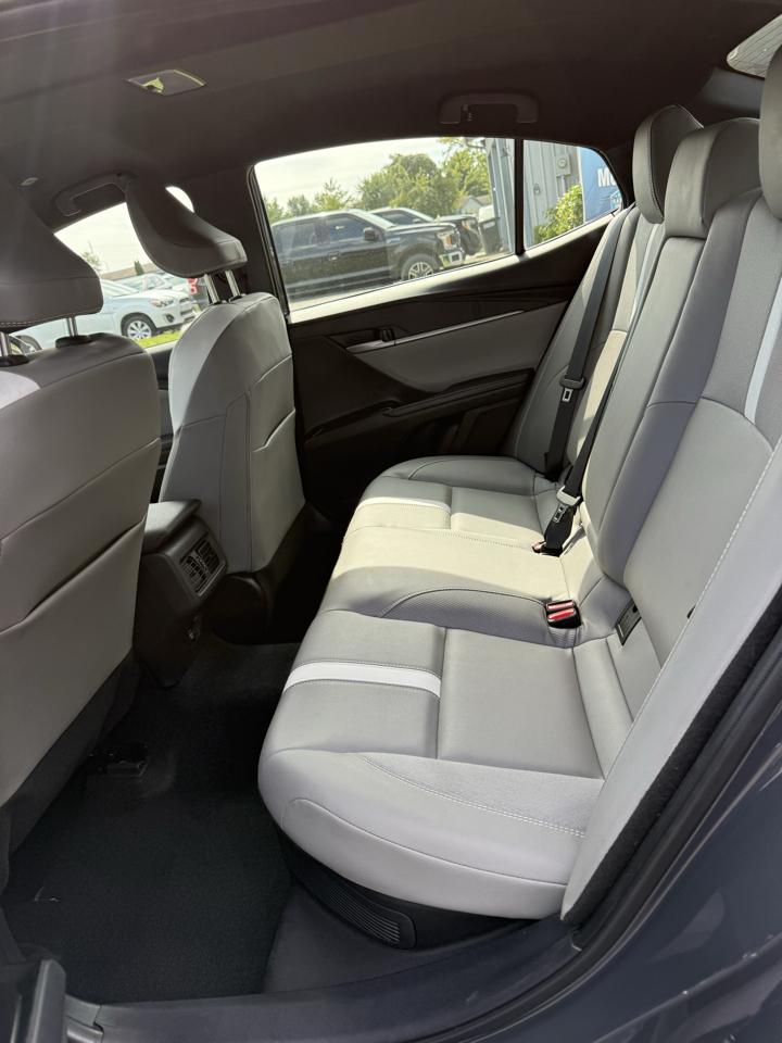 Toyota Camry Hybrid SE 2025