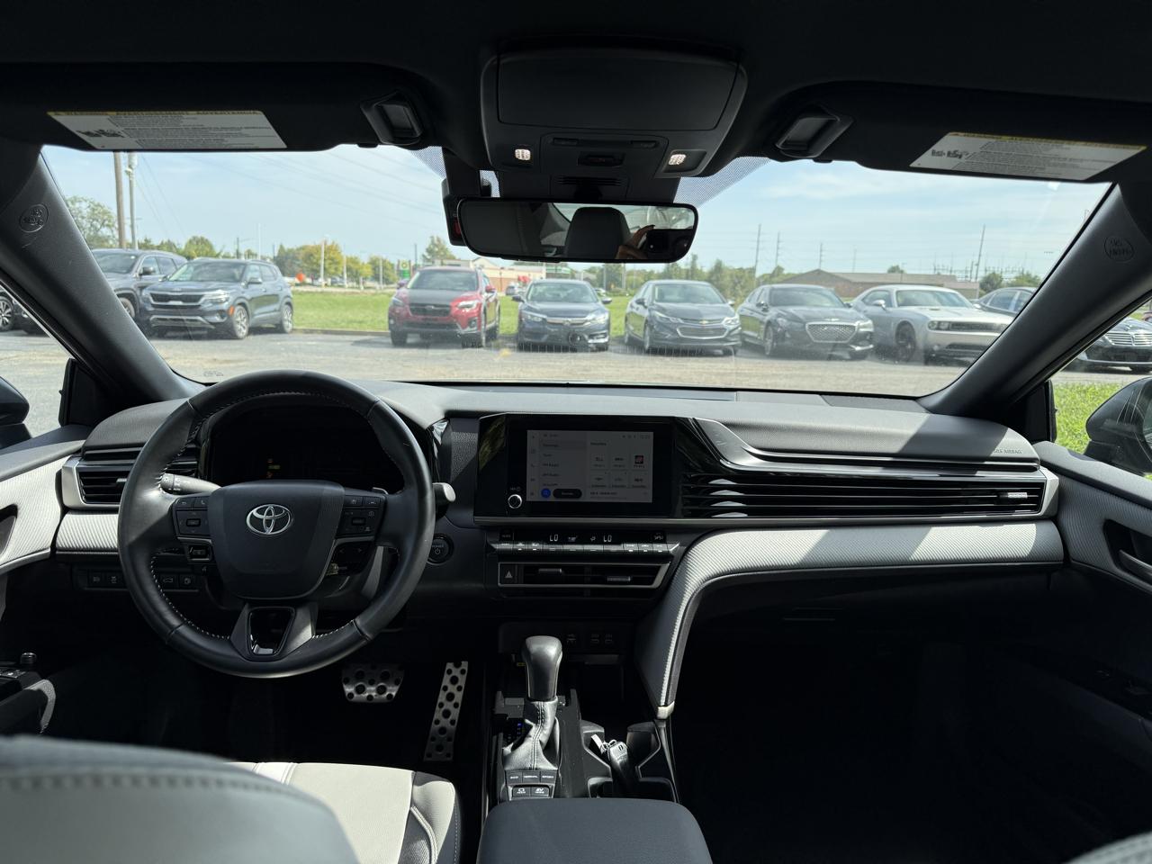 Toyota Camry Hybrid SE 2025
