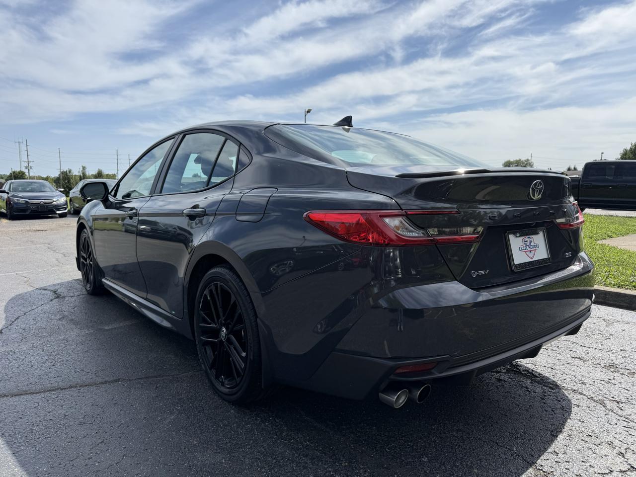Toyota Camry Hybrid SE 2025