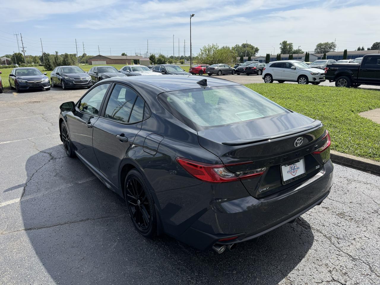 Toyota Camry Hybrid SE 2025