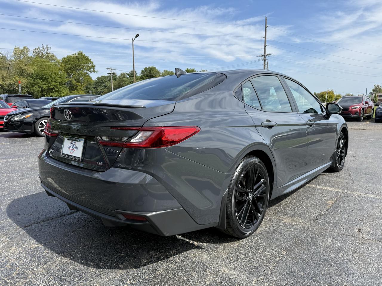 Toyota Camry Hybrid SE 2025