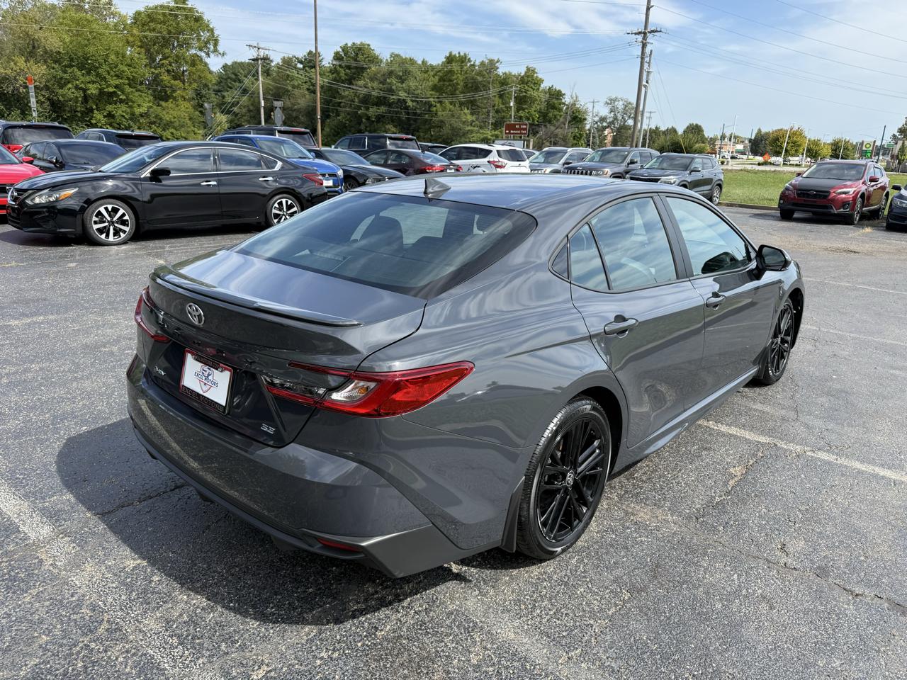 Toyota Camry Hybrid SE 2025