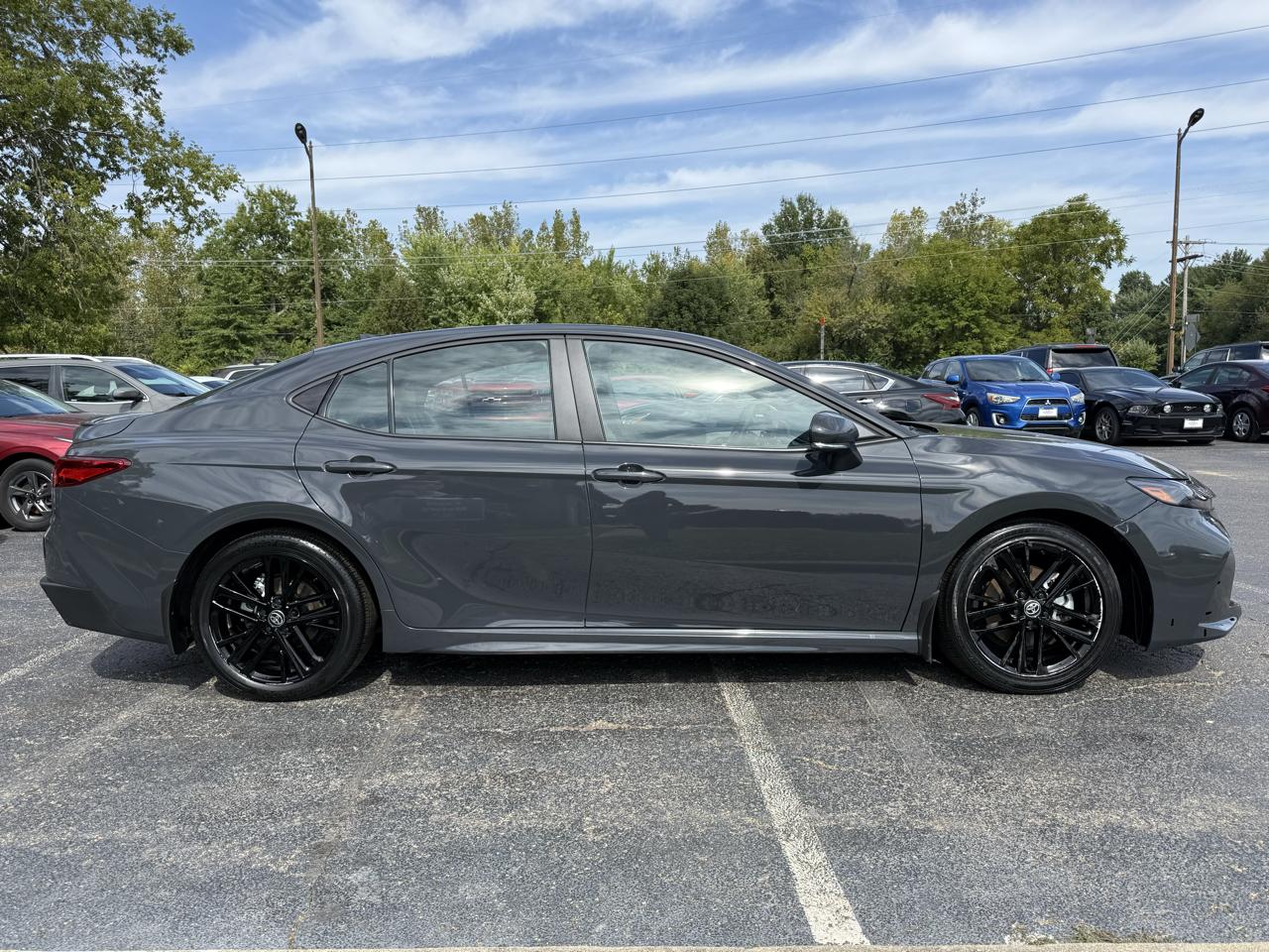 Toyota Camry Hybrid SE 2025