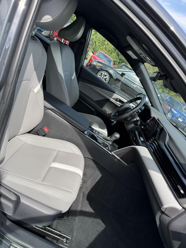 Toyota Camry Hybrid SE 2025