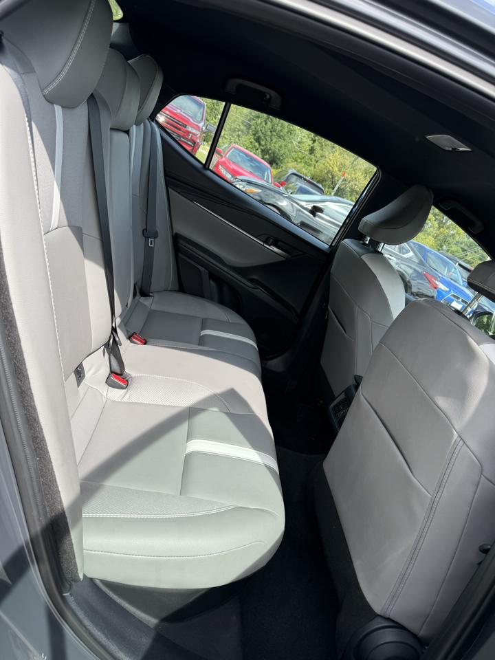 Toyota Camry Hybrid SE 2025