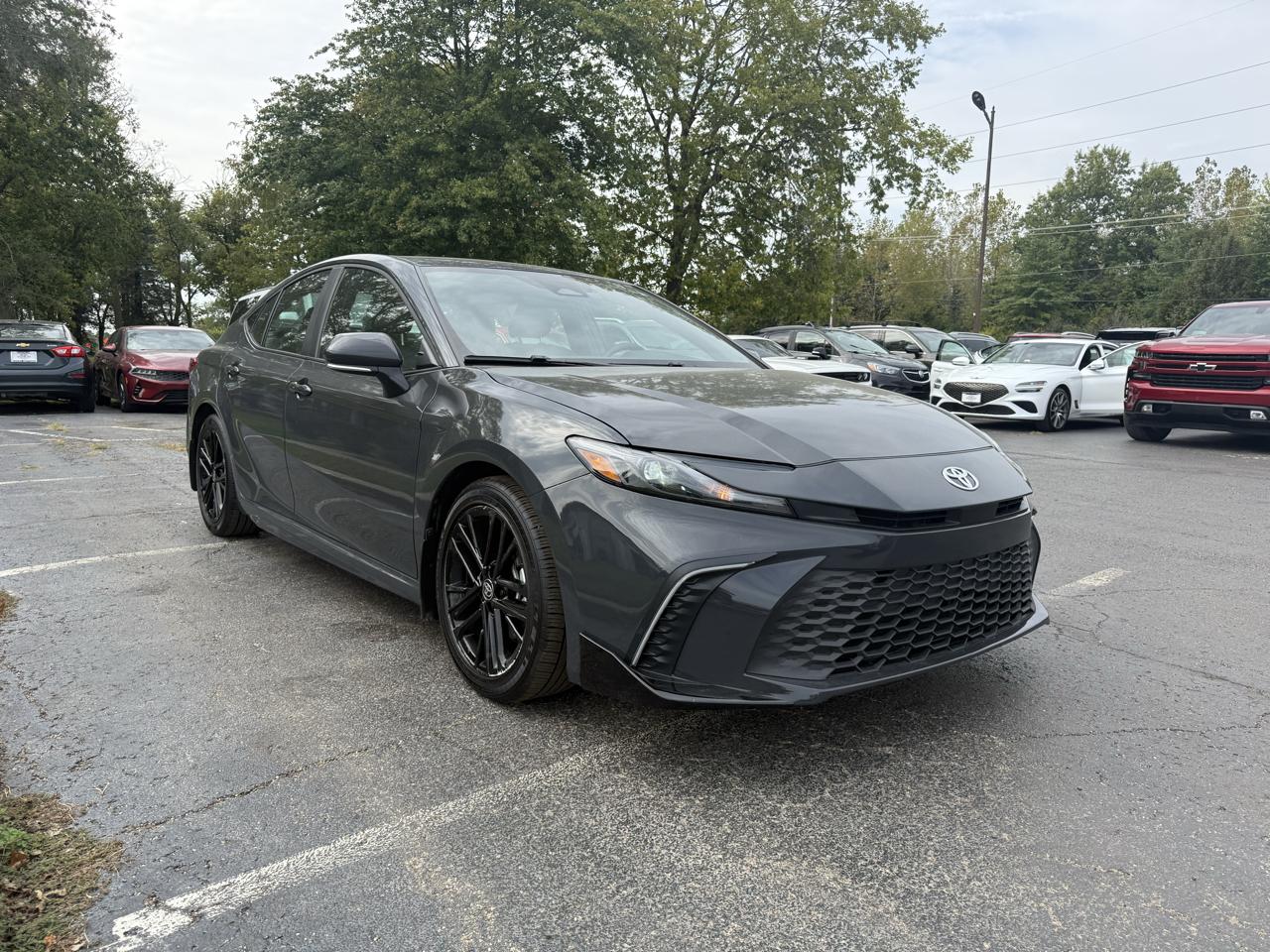 Toyota Camry Hybrid SE 2025