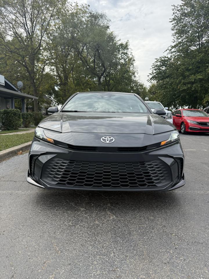 Toyota Camry Hybrid SE 2025