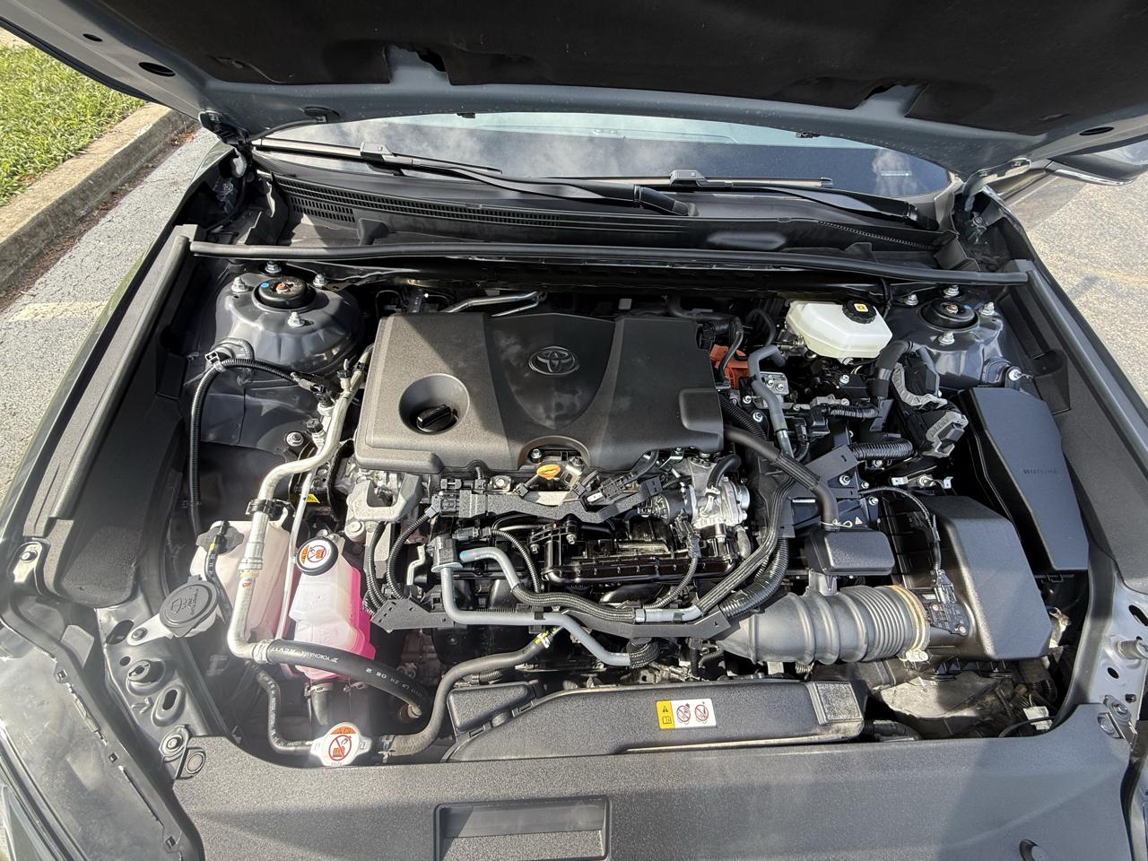 Toyota Camry Hybrid SE 2025