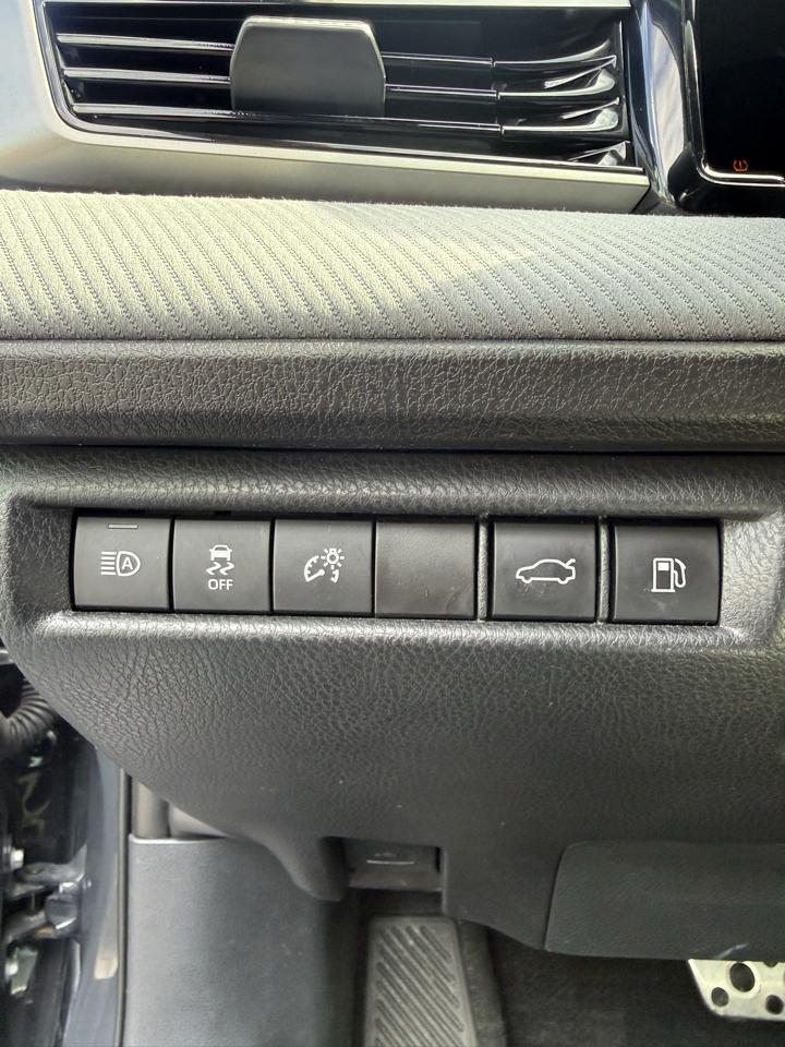 Toyota Camry Hybrid SE 2025