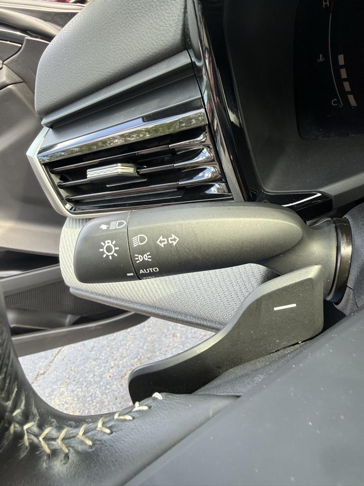 Toyota Camry Hybrid SE 2025