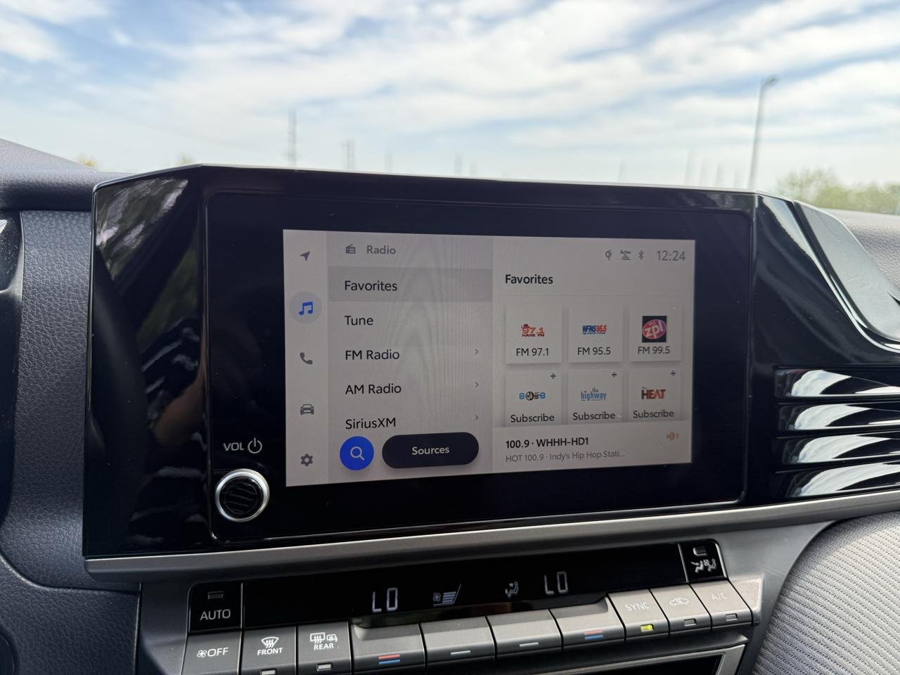 Toyota Camry Hybrid SE 2025