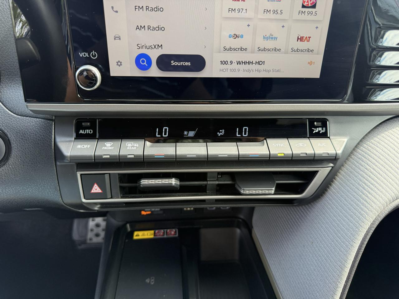 Toyota Camry Hybrid SE 2025