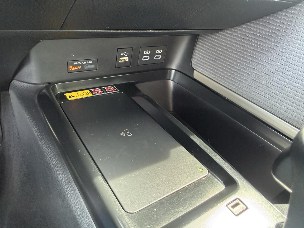 Toyota Camry Hybrid SE 2025