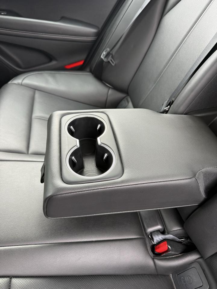 Genesis G70  2025