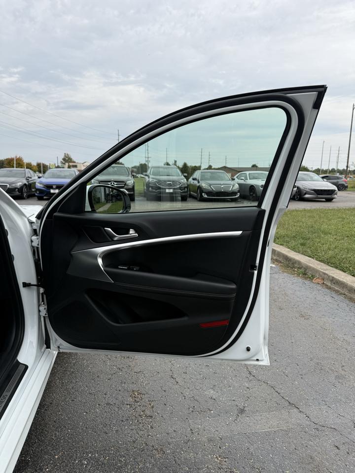 Genesis G70  2025