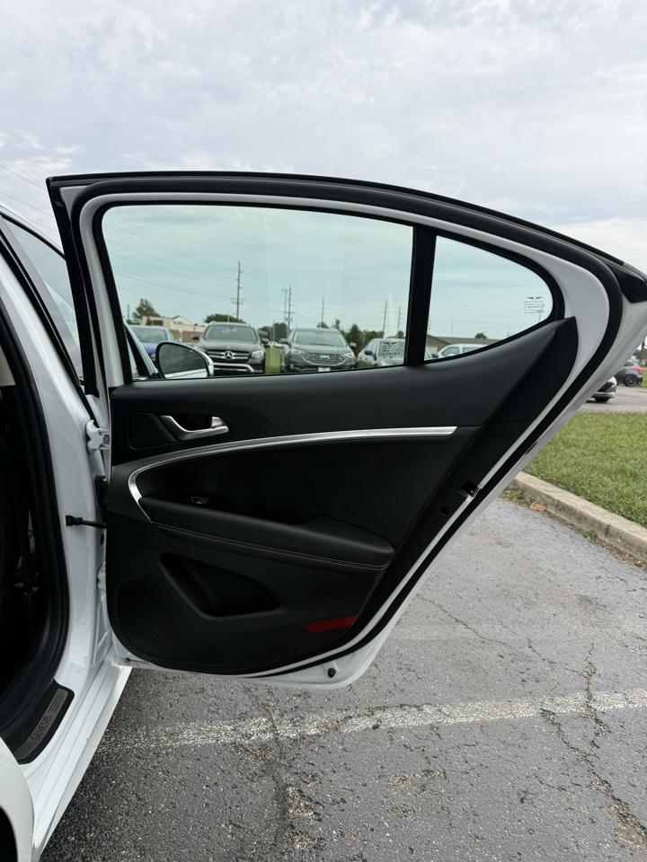 Genesis G70  2025