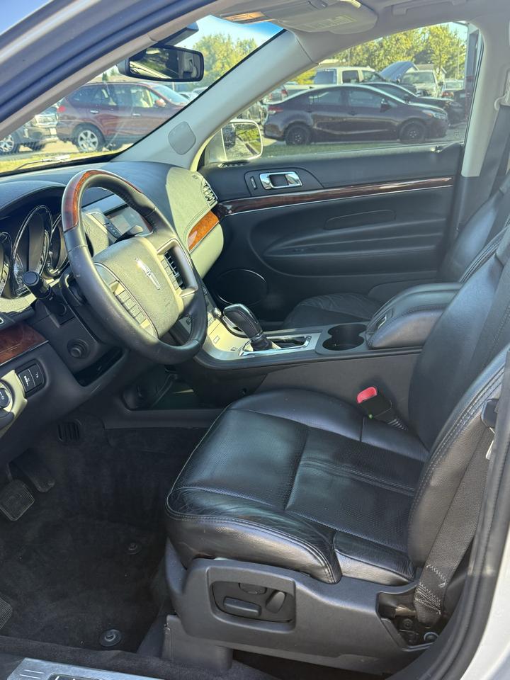 Lincoln MKT 3.5L with EcoBoost AWD 2012