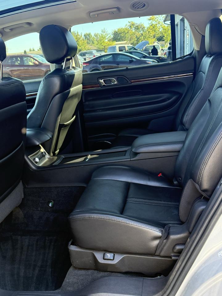 Lincoln MKT 3.5L with EcoBoost AWD 2012