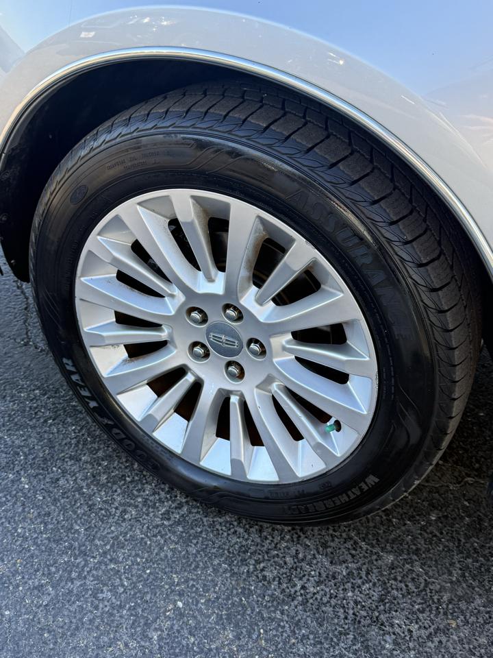 Lincoln MKT 3.5L with EcoBoost AWD 2012