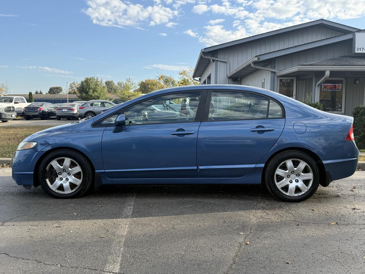 Honda Civic LX Sedan 5-Speed AT 2011
