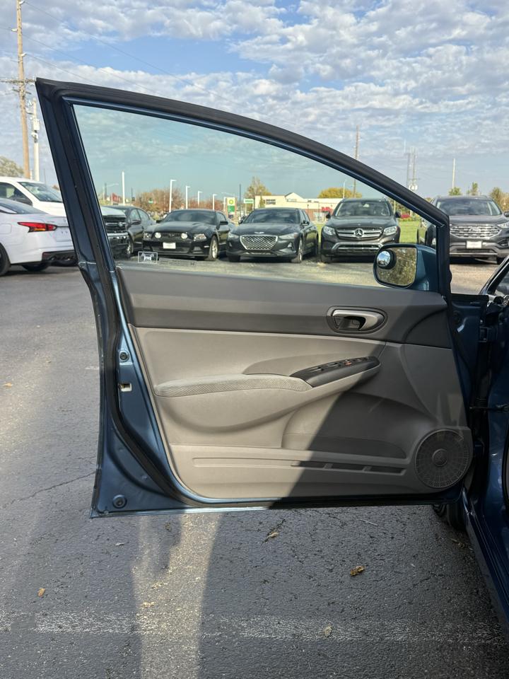 Honda Civic LX Sedan 5-Speed AT 2011