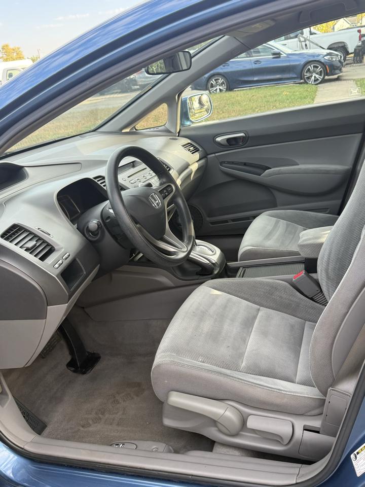 Honda Civic LX Sedan 5-Speed AT 2011