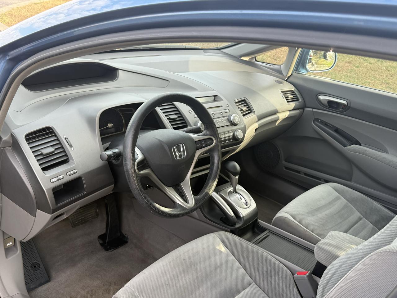 Honda Civic LX Sedan 5-Speed AT 2011