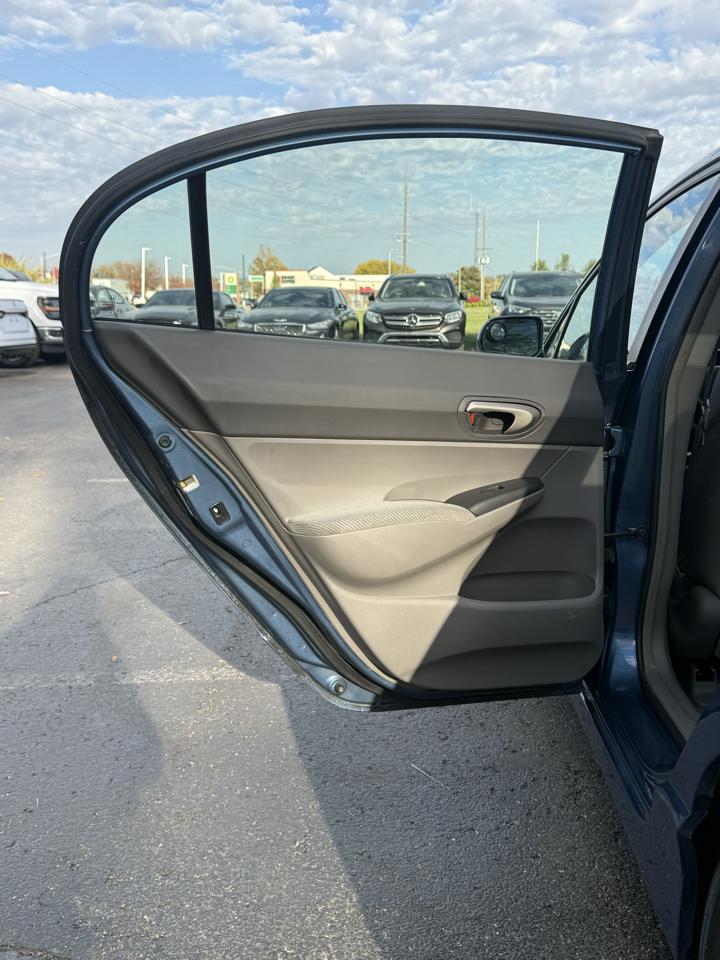 Honda Civic LX Sedan 5-Speed AT 2011