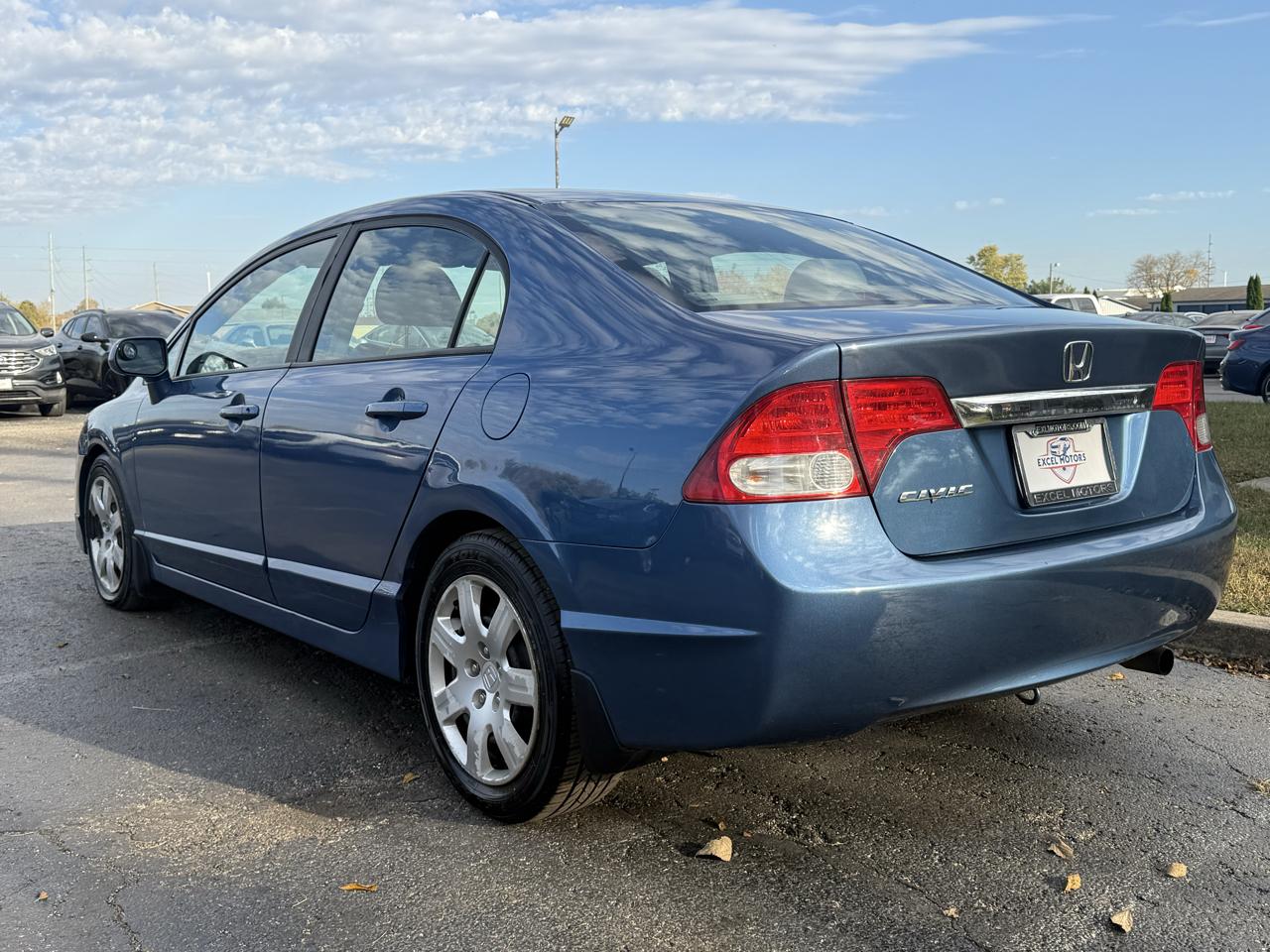 Honda Civic LX Sedan 5-Speed AT 2011