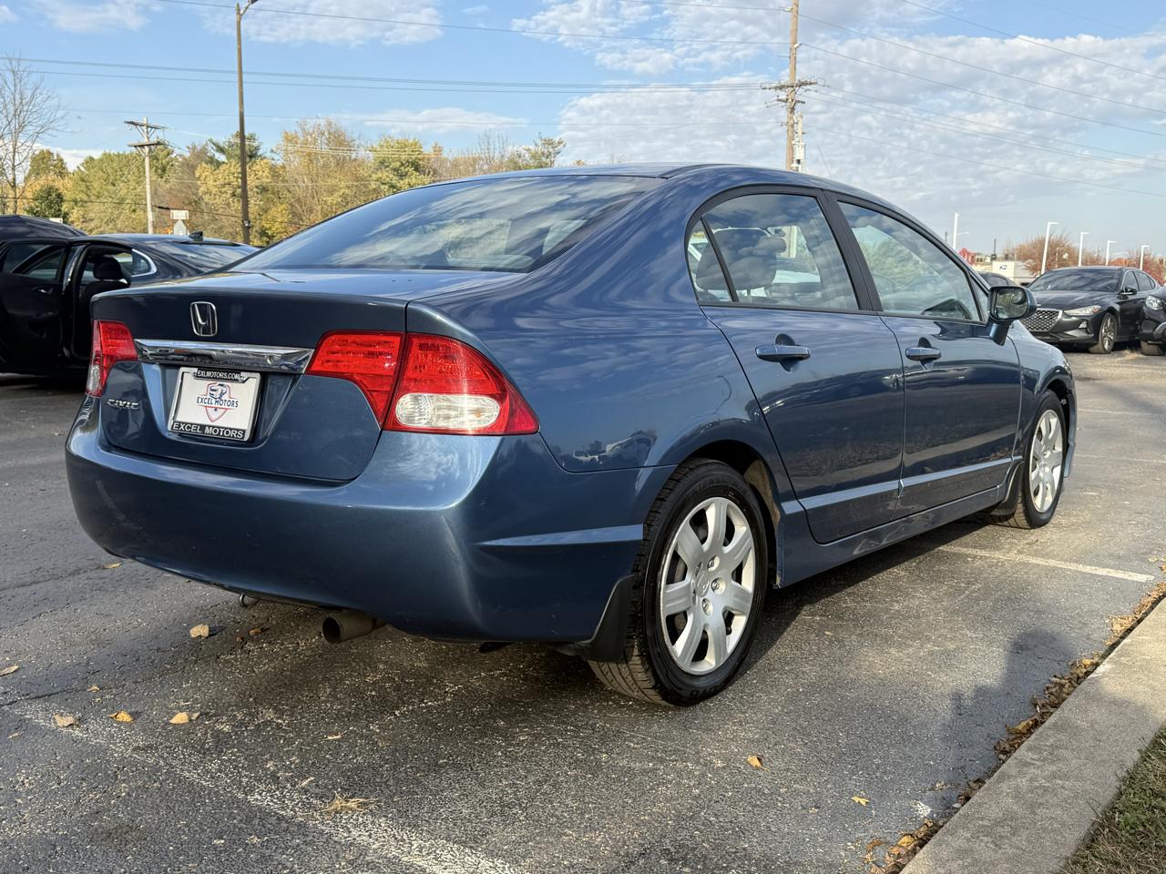 Honda Civic LX Sedan 5-Speed AT 2011
