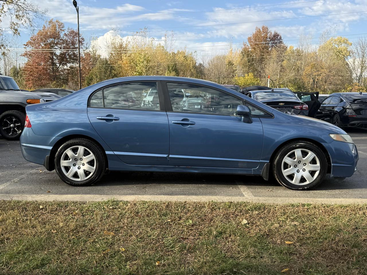 Honda Civic LX Sedan 5-Speed AT 2011